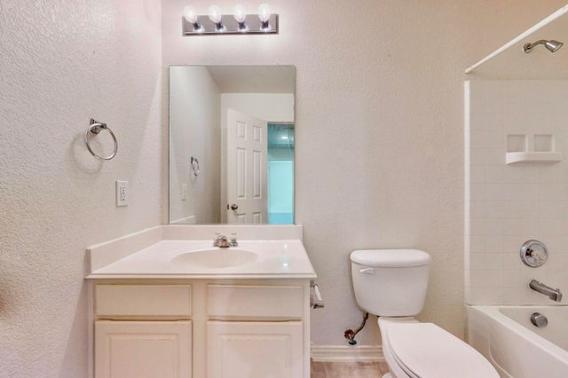 1216 Lake Forest Drive, Grand Prairie, TX 75052