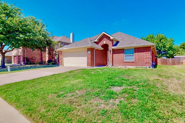 1216 Lake Forest Drive, Grand Prairie, TX 75052