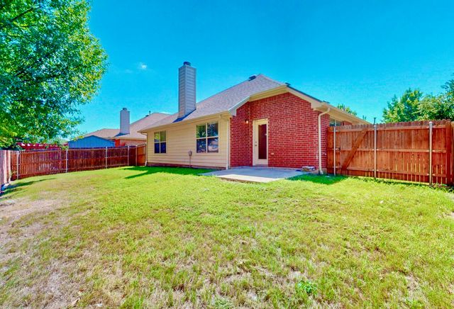 1216 Lake Forest Drive, Grand Prairie, TX 75052