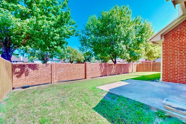 1216 Lake Forest Drive, Grand Prairie, TX 75052