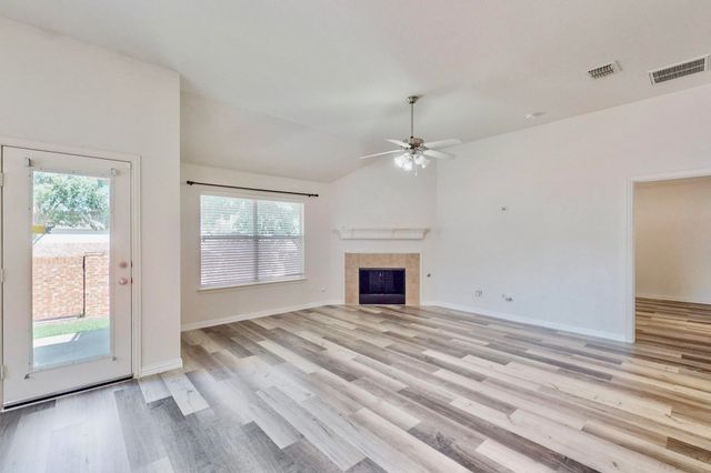 1216 Lake Forest Drive, Grand Prairie, TX 75052