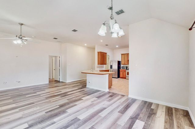 1216 Lake Forest Drive, Grand Prairie, TX 75052