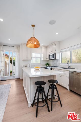 166 S Gardner Street, Los Angeles, CA 90036