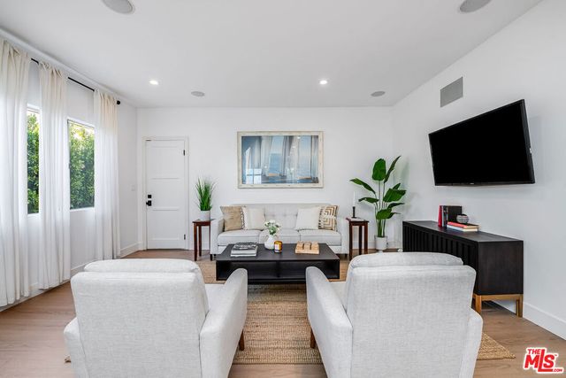 166 S Gardner Street, Los Angeles, CA 90036