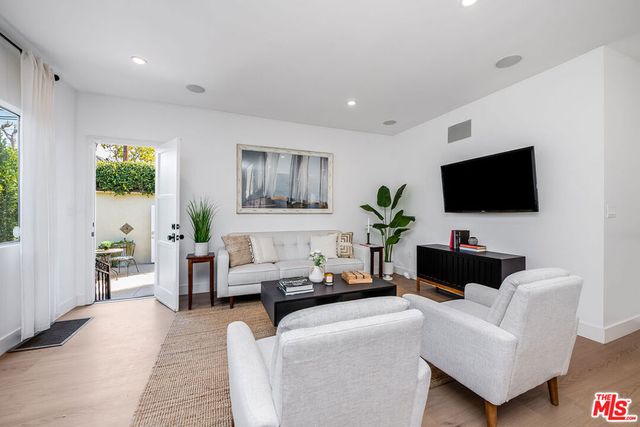 166 S Gardner Street, Los Angeles, CA 90036