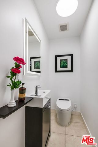 166 S Gardner Street, Los Angeles, CA 90036