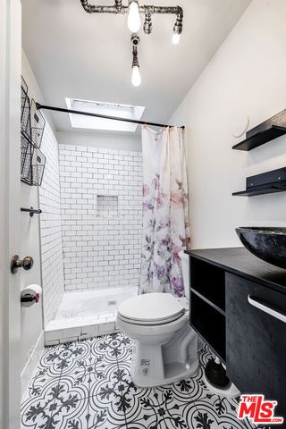 166 S Gardner Street, Los Angeles, CA 90036