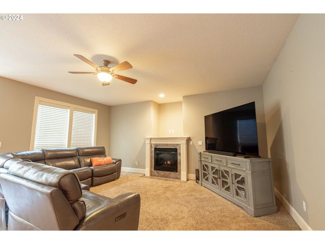 2757 ISLANDER Ave, Salem, OR 97304