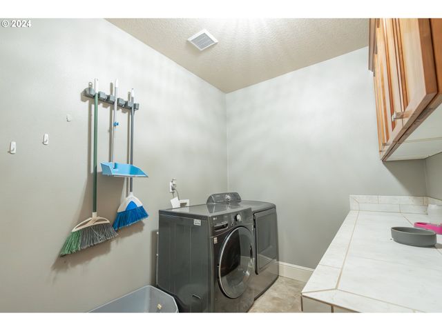 2757 ISLANDER Ave, Salem, OR 97304