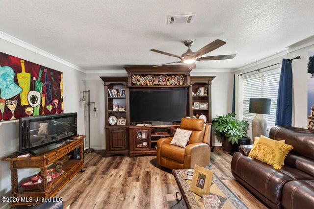 208 Linda Drive, Ocean Springs, MS 39564