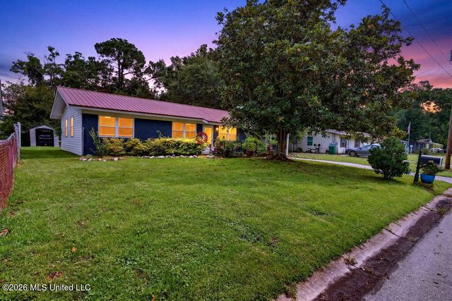 208 Linda Drive, Ocean Springs, MS 39564