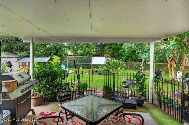 208 Linda Drive, Ocean Springs, MS 39564