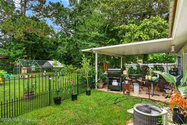 208 Linda Drive, Ocean Springs, MS 39564