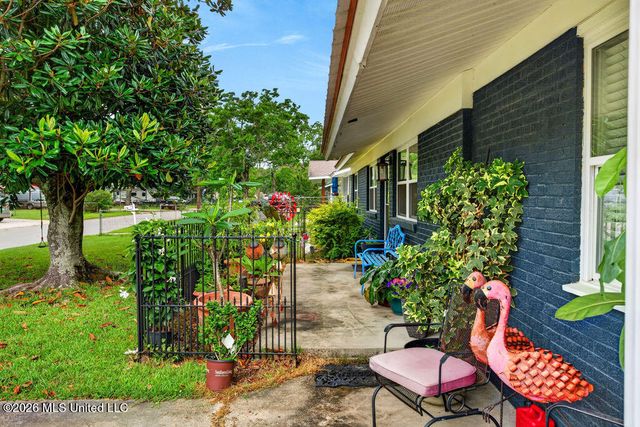 208 Linda Drive, Ocean Springs, MS 39564