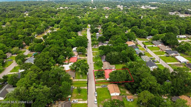 208 Linda Drive, Ocean Springs, MS 39564