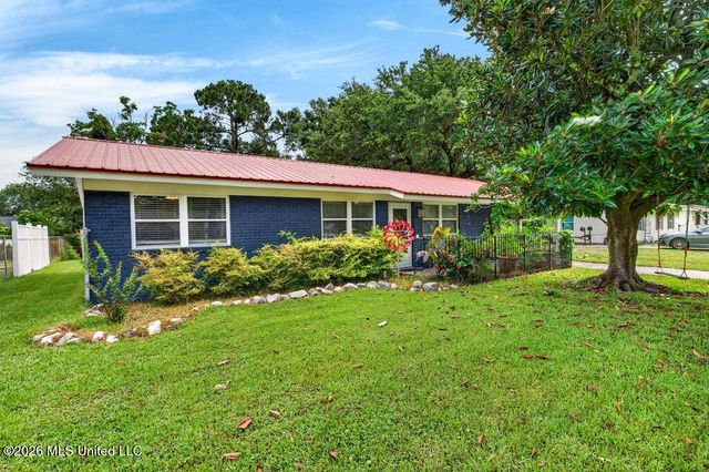 208 Linda Drive, Ocean Springs, MS 39564