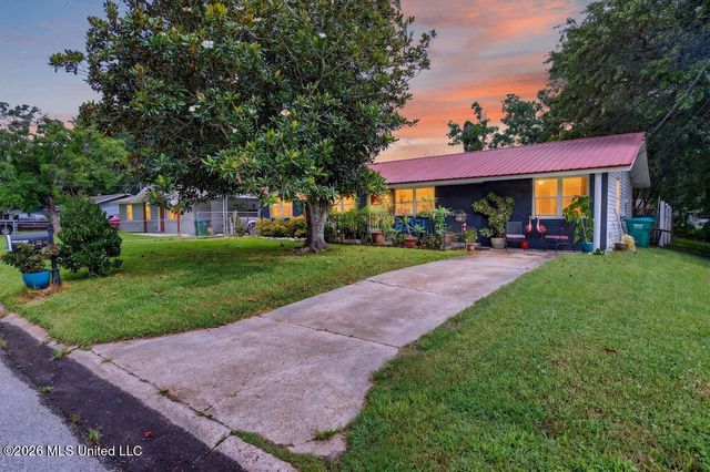 208 Linda Drive, Ocean Springs, MS 39564