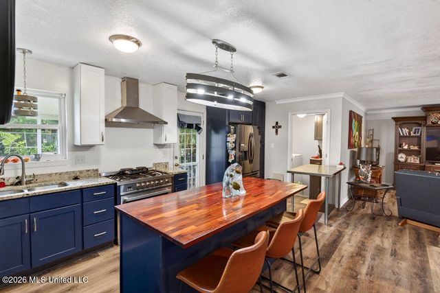 208 Linda Drive, Ocean Springs, MS 39564