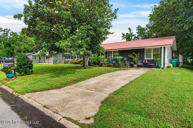 208 Linda Drive, Ocean Springs, MS 39564