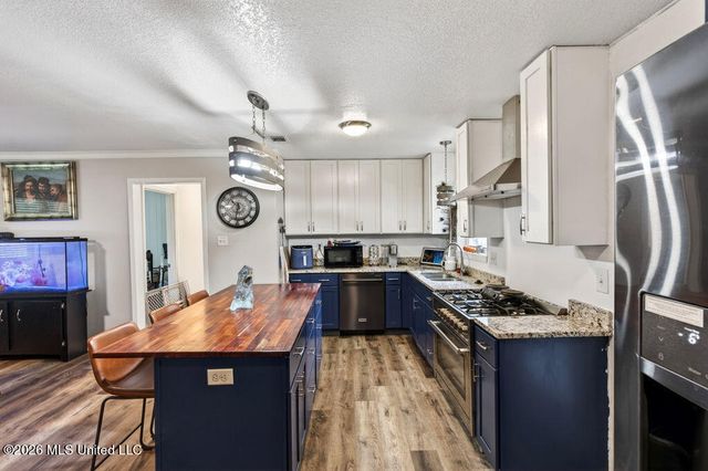 208 Linda Drive, Ocean Springs, MS 39564