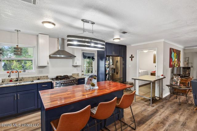 208 Linda Drive, Ocean Springs, MS 39564