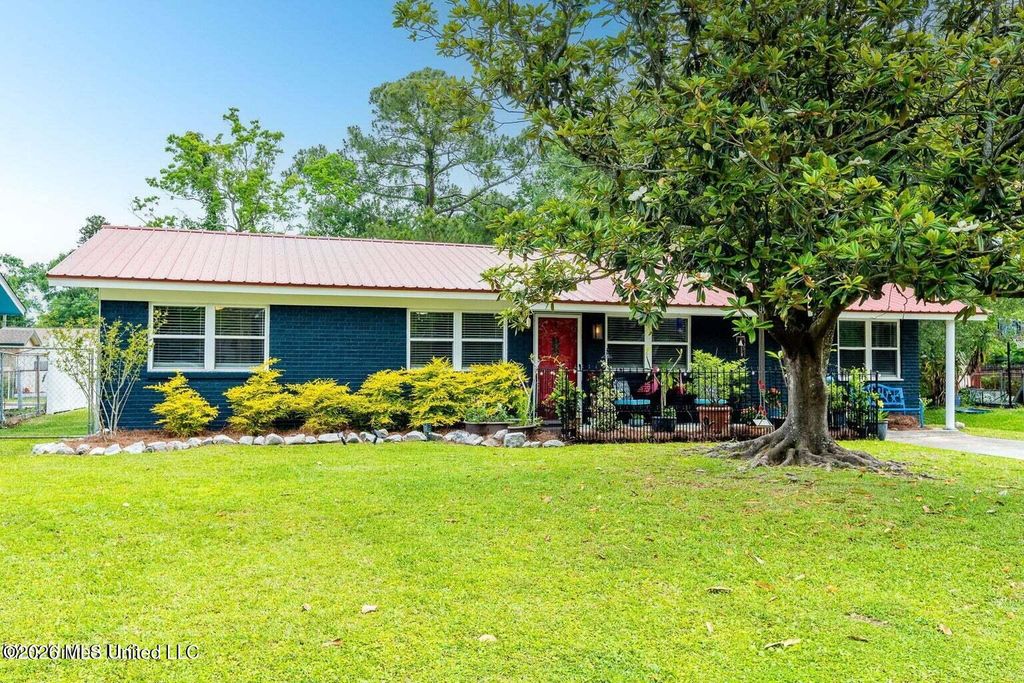 208 Linda Drive, Ocean Springs, MS 39564