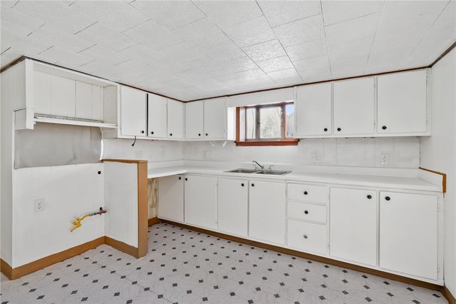 832 Delaware Ave, Glassport, PA 15045