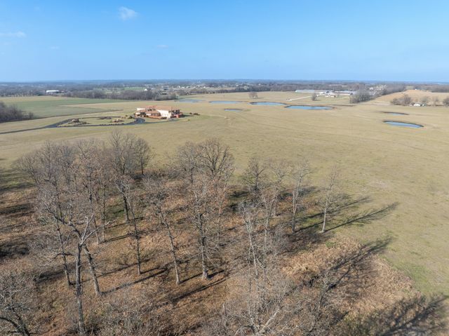 20478 Lawrence 2180, Aurora, MO 65605