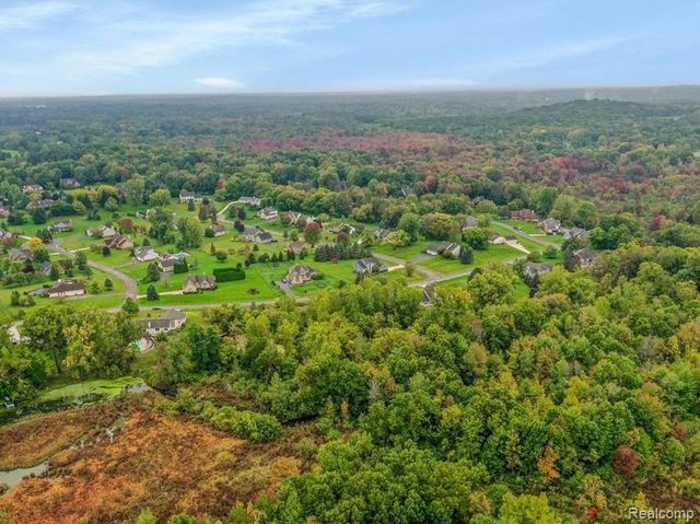 6095 Whispering Meadows Drive, White Lake Charter Township, MI 48383