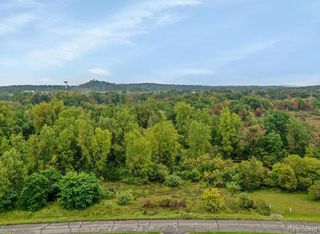 6095 Whispering Meadows Drive, White Lake, MI 48383