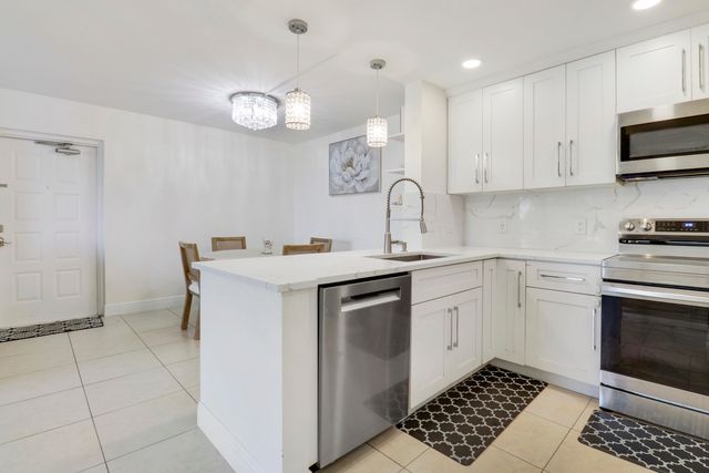 3630 ALDER Drive E2, West Palm Beach, FL 33417
