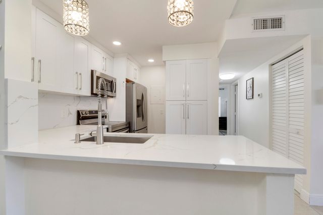 3630 ALDER Drive E2, West Palm Beach, FL 33417