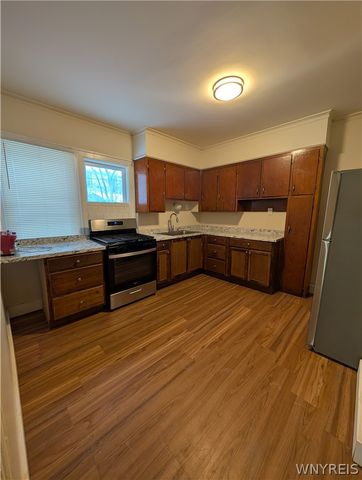 67 Barton St Street lower, Buffalo, NY 14213