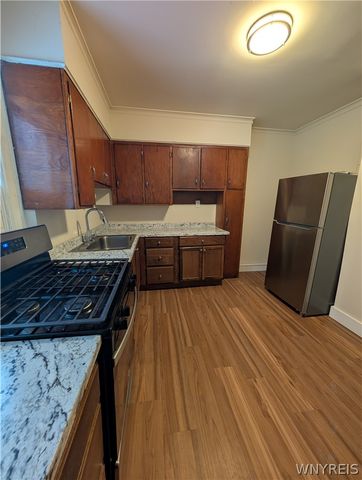 67 Barton St Street lower, Buffalo, NY 14213