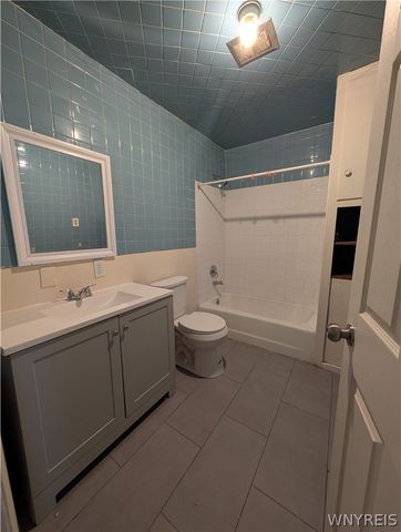 67 Barton St Street lower, Buffalo, NY 14213