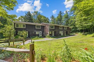 67 Fox Hill Rd Apt 4, Stowe, VT 05672