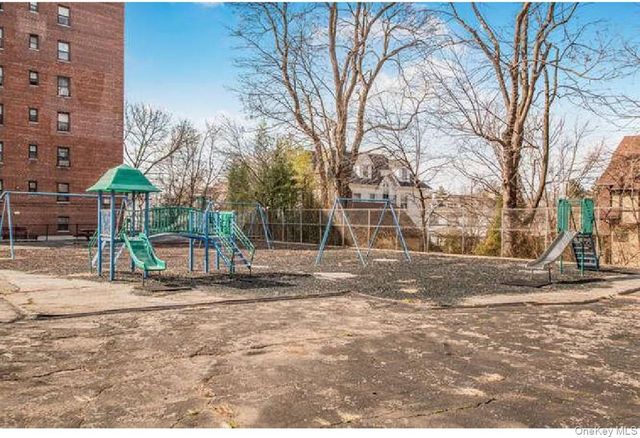 2 fisher Drive 102, Mount Vernon, NY 10552