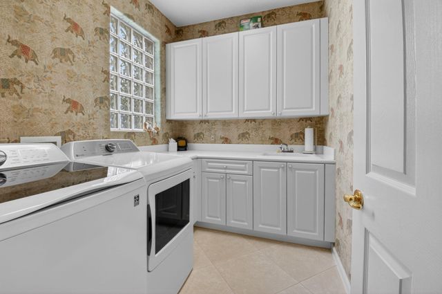 7237 Morocca Lake Drive, Delray Beach, FL 33446