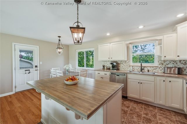 1812 Rosewood Road, Charleston, WV 25314