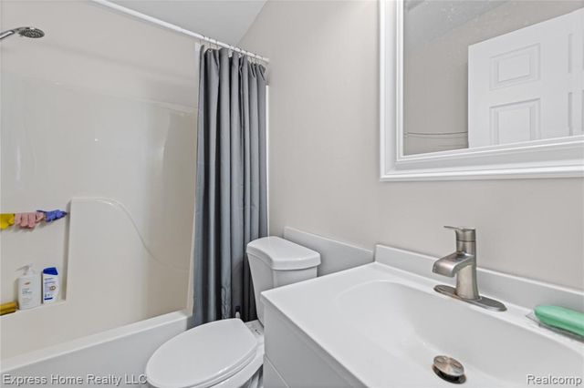 7220 Dodge Avenue, Warren, MI 48091