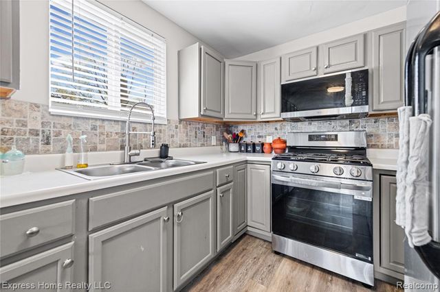 7220 Dodge Avenue, Warren, MI 48091