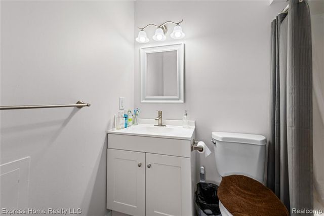 7220 Dodge Avenue, Warren, MI 48091