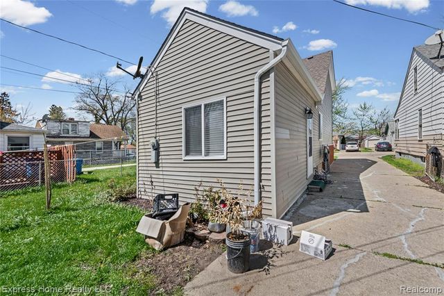 7220 Dodge Avenue, Warren, MI 48091