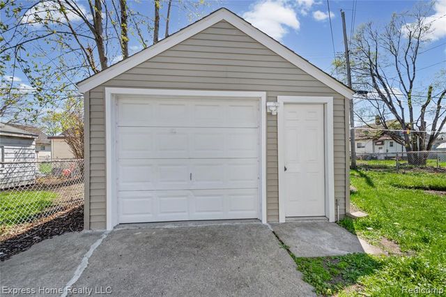 7220 Dodge Avenue, Warren, MI 48091