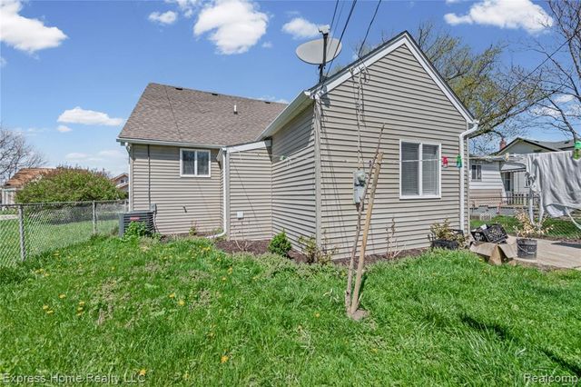 7220 Dodge Avenue, Warren, MI 48091