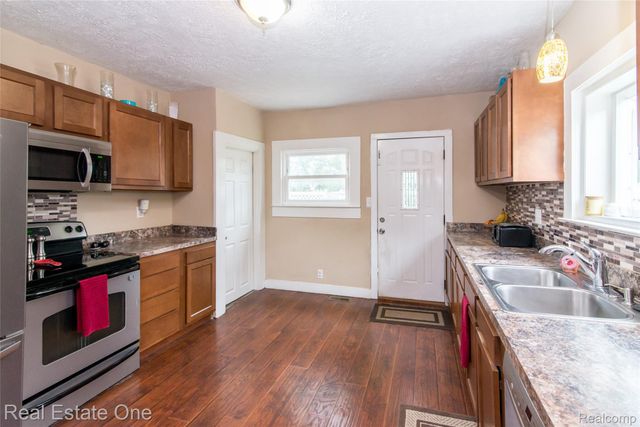 821 Dearborn Street, Howell, MI 48843