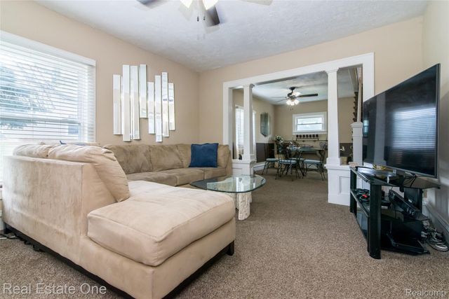821 Dearborn Street, Howell, MI 48843