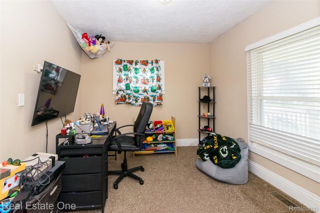 821 Dearborn Street, Howell, MI 48843