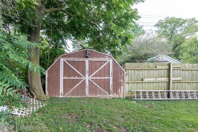 821 Dearborn Street, Howell, MI 48843