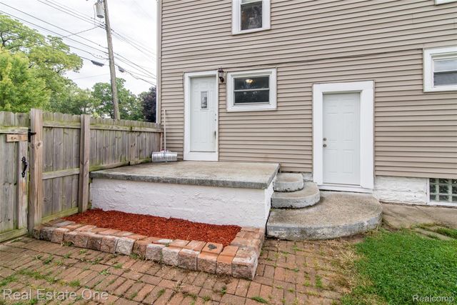 821 Dearborn Street, Howell, MI 48843